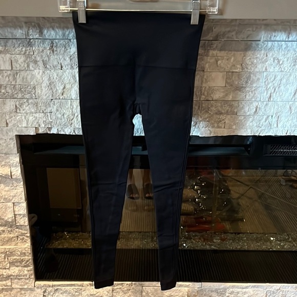 SPANX Black Leggings size XS/TP (3rd of 4) - Picture 1 of 10